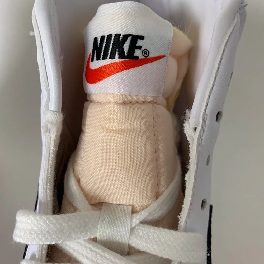 NIKE BLAZER MID 77 SHOES WOMENS 5.5 NIB - Picture 2 of 9